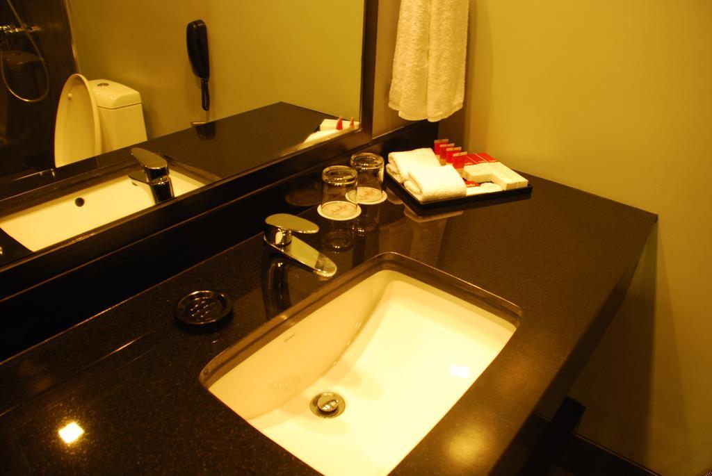 Amelie Hotel Manila Bagian luar foto