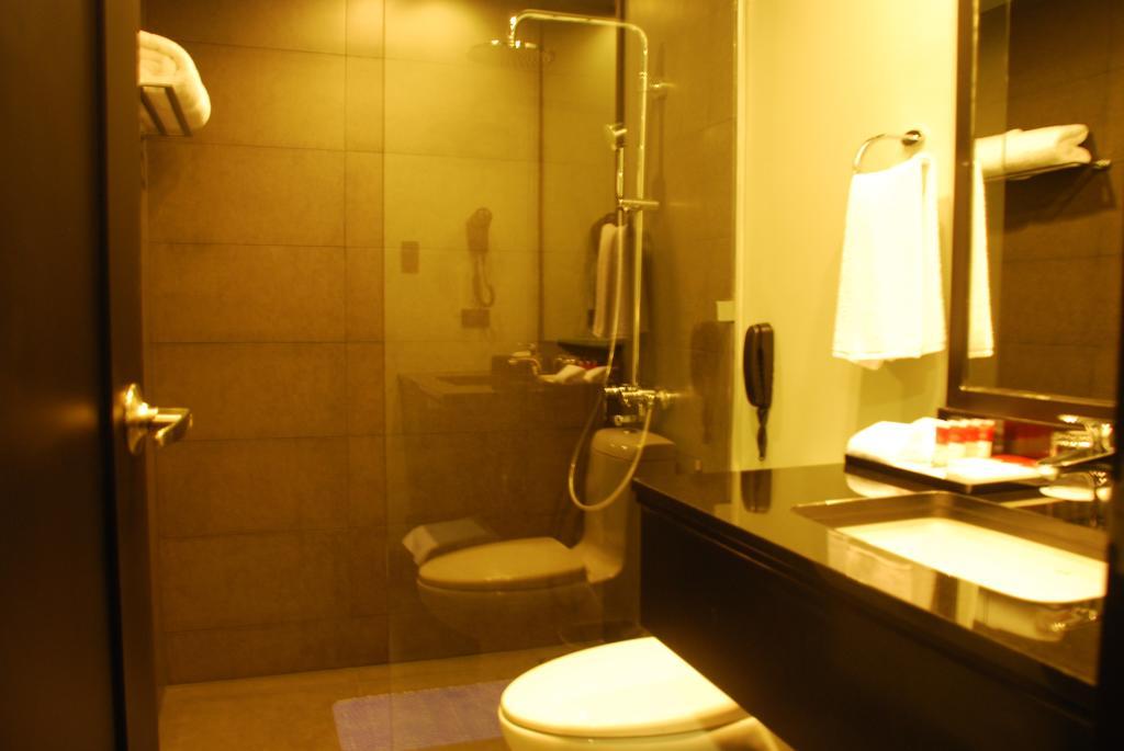 Amelie Hotel Manila Bagian luar foto