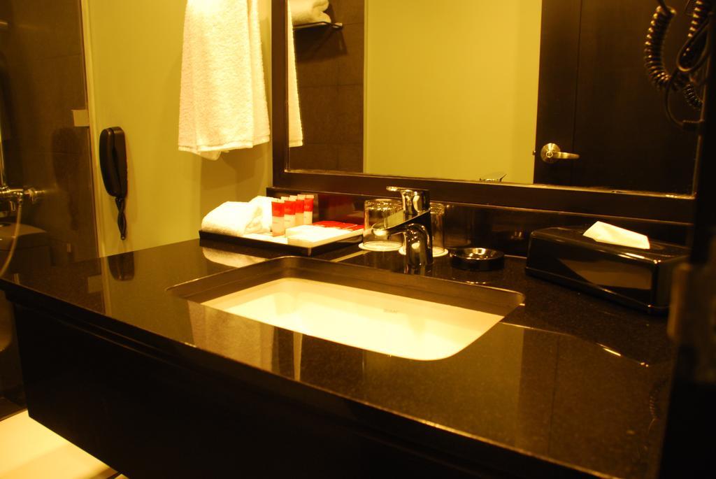 Amelie Hotel Manila Bagian luar foto