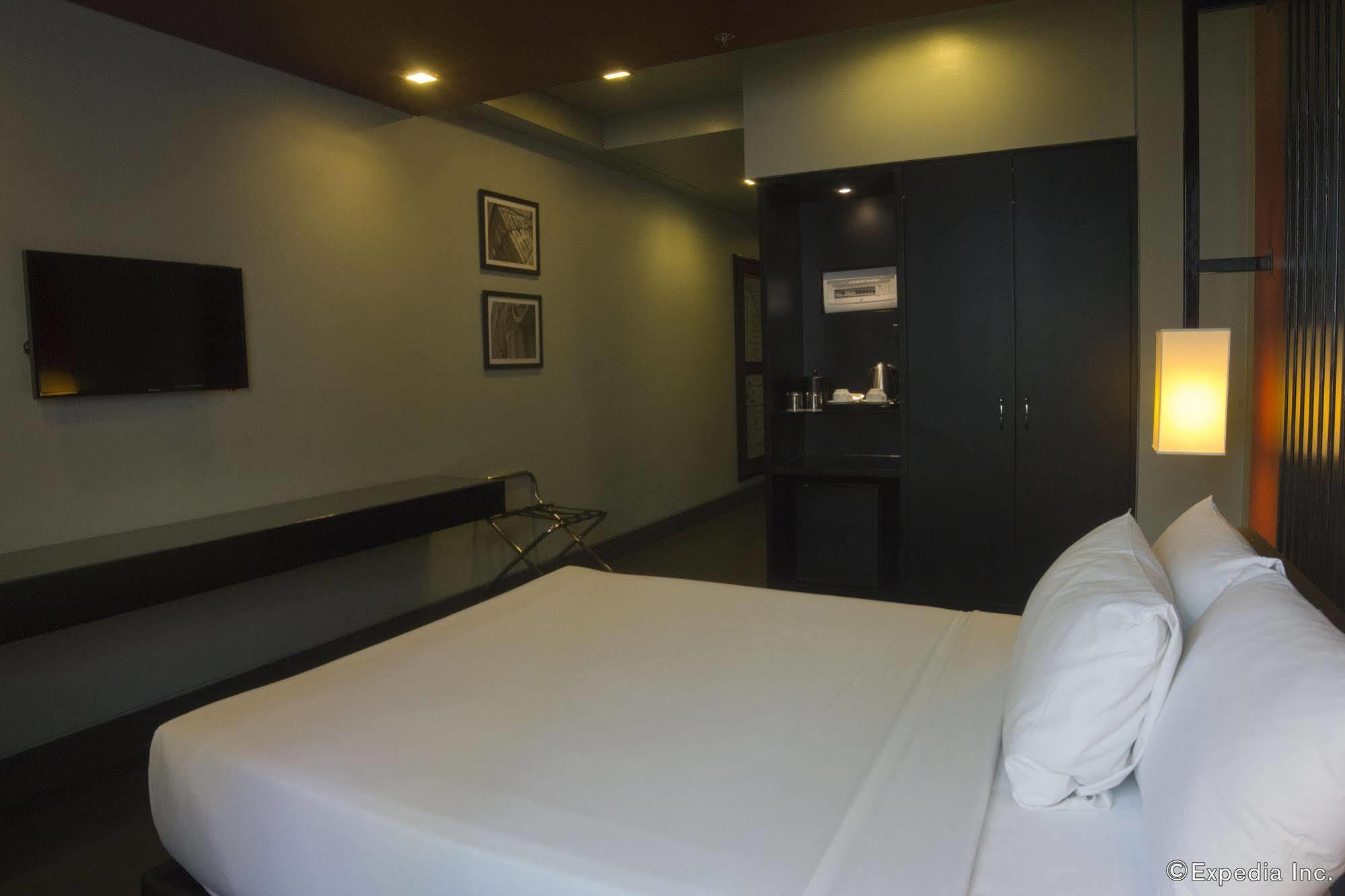 Amelie Hotel Manila Bagian luar foto