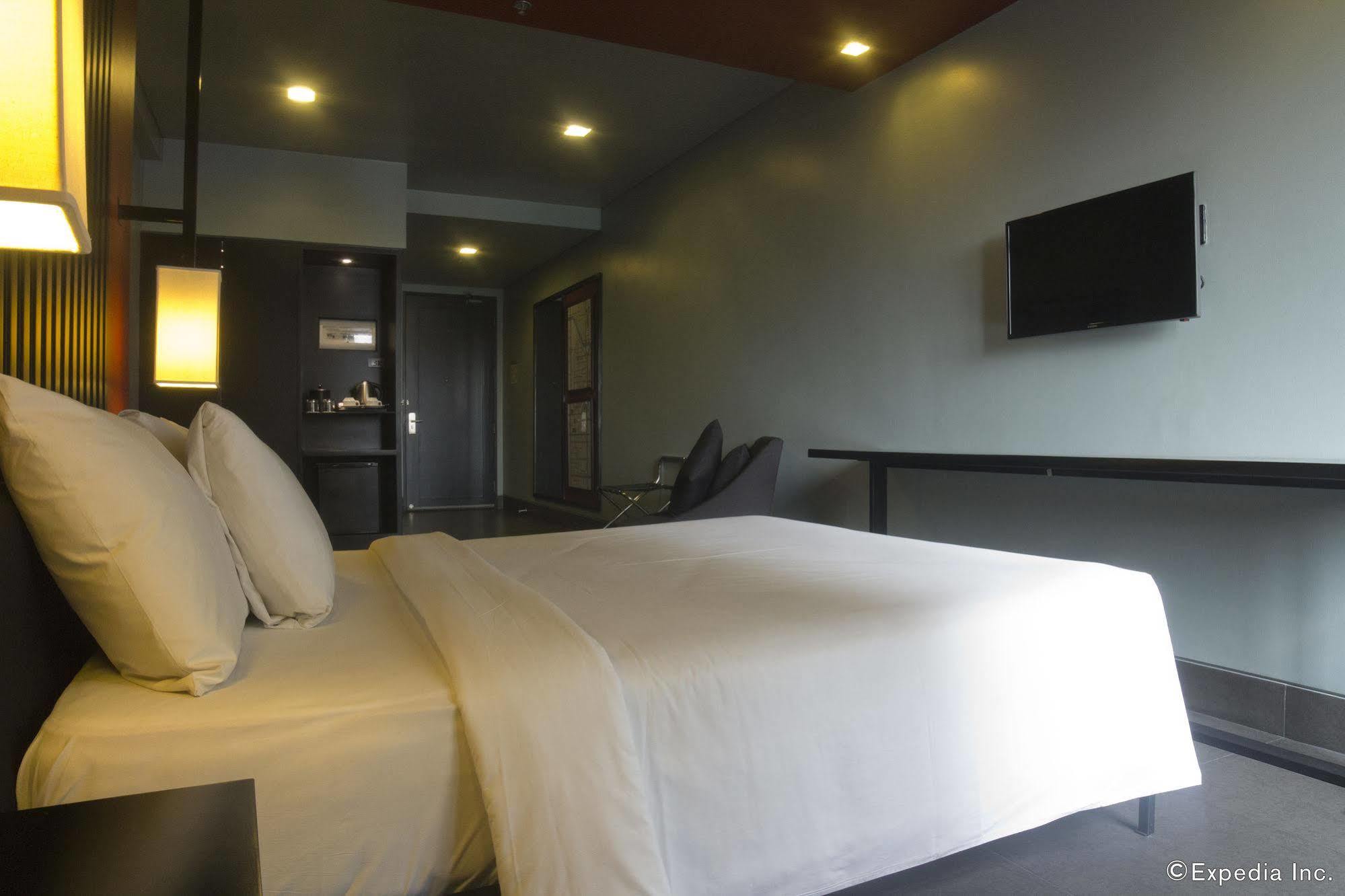 Amelie Hotel Manila Bagian luar foto