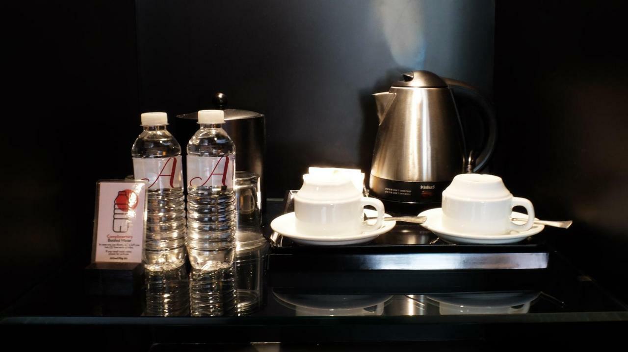 Amelie Hotel Manila Bagian luar foto